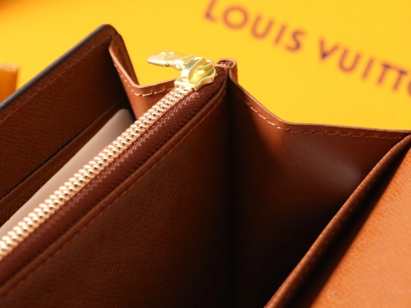 LV Wallets 4192A-0071