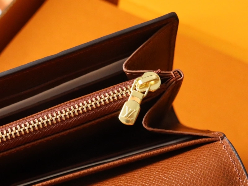 LV Wallets 4192A-0071