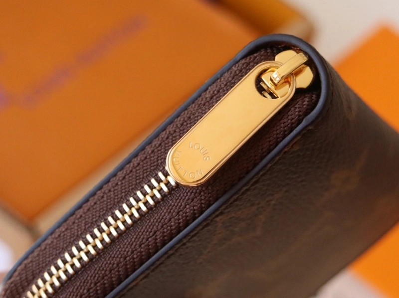 LV Wallets 4192A-0094