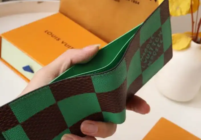 LV Wallets 4192D-0011