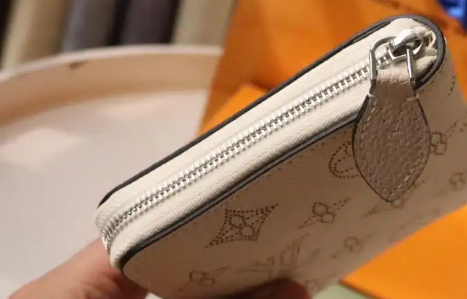 LV Wallets 4192D-0020