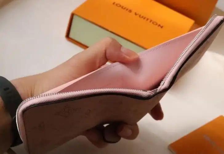 LV Wallets 4192D-0021