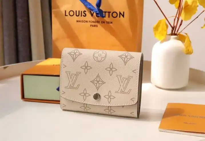 LV Wallets 4192D-0024