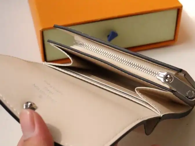 LV Wallets 4192D-0024