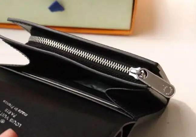 LV Wallets 4192D-0026