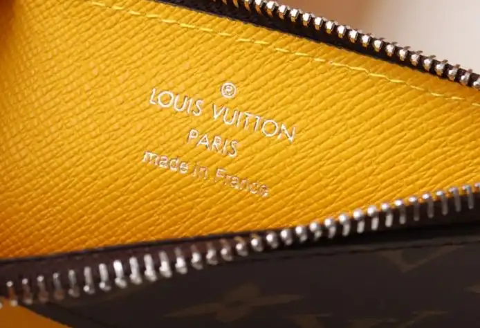 LV Wallets 4192D-0031