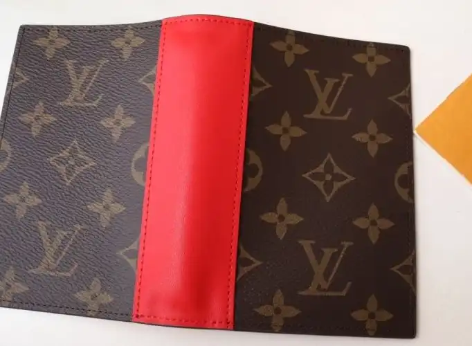LV Wallets 4192D-0032