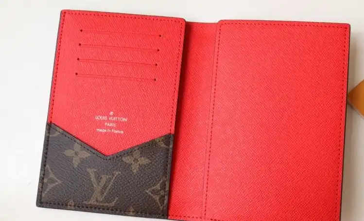 LV Wallets 4192D-0032