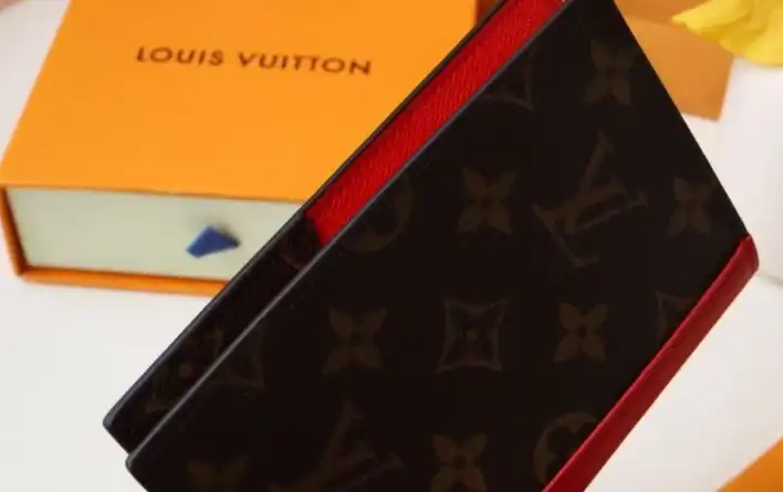 LV Wallets 4192D-0032