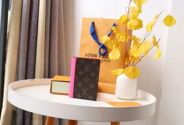 LV Wallets 4192D-0033