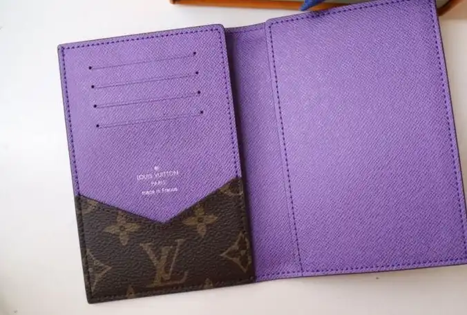LV Wallets 4192D-0034