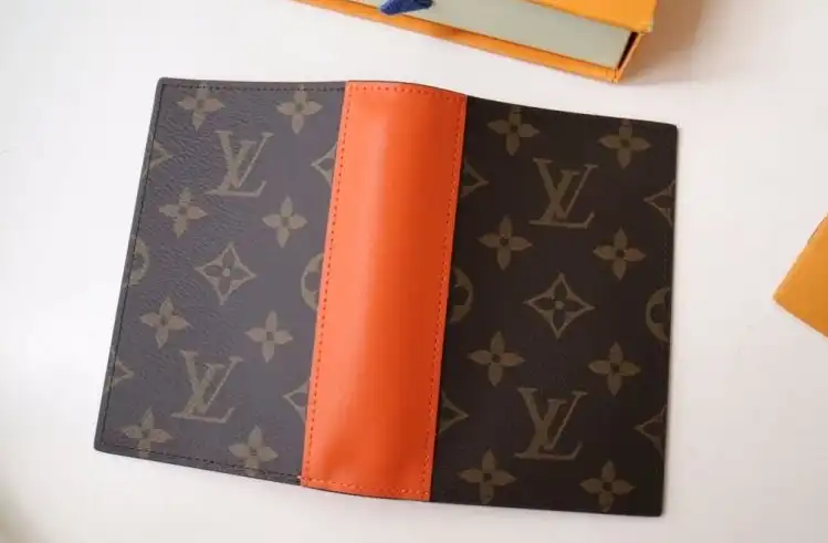 LV Wallets 4192D-0037