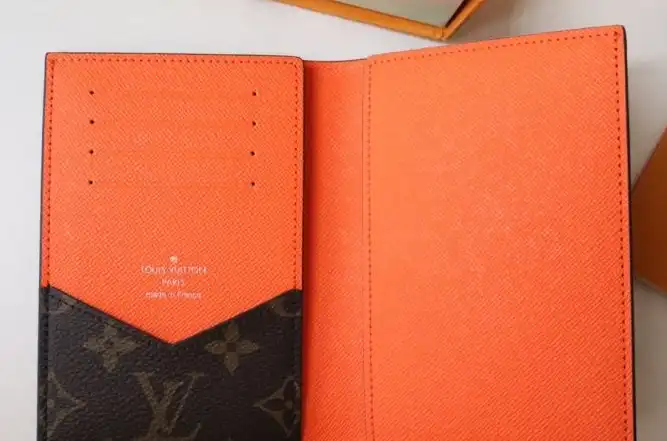 LV Wallets 4192D-0037
