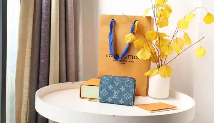 LV Wallets 4192D-0047
