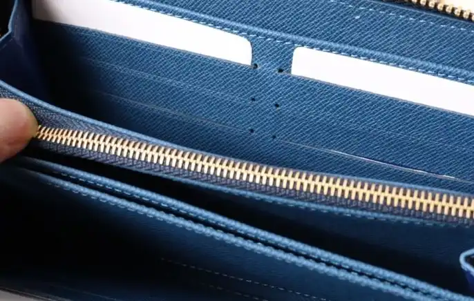 LV Wallets 4192D-0048