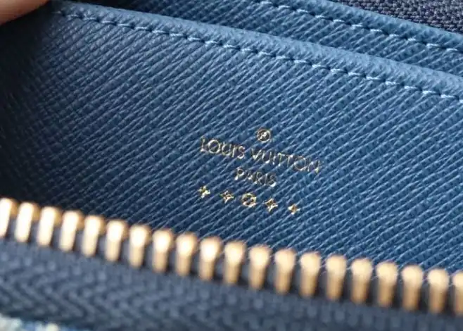 LV Wallets 4192D-0048