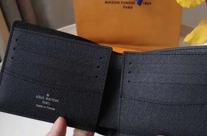 LV Wallets 4192D-0064