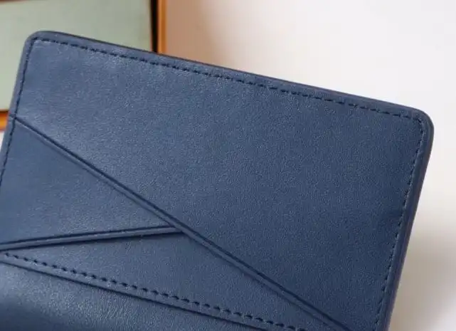 LV Wallets 4192D-0077