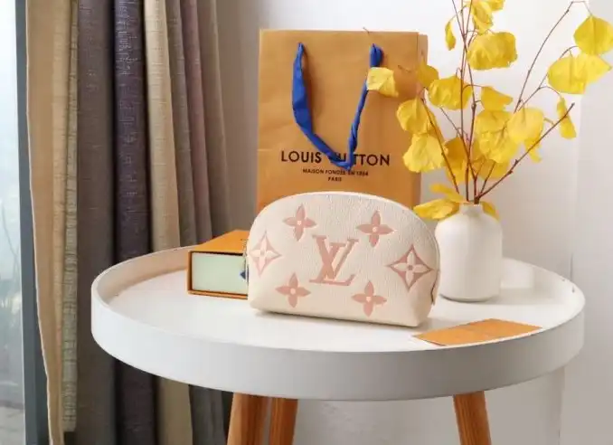 LV Clutch Bags 4192D-0082