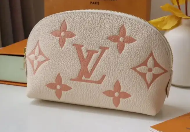 LV Clutch Bags 4192D-0082