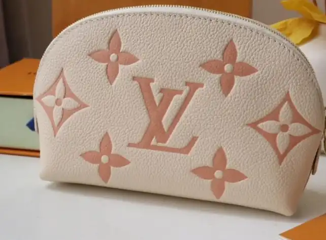LV Clutch Bags 4192D-0082