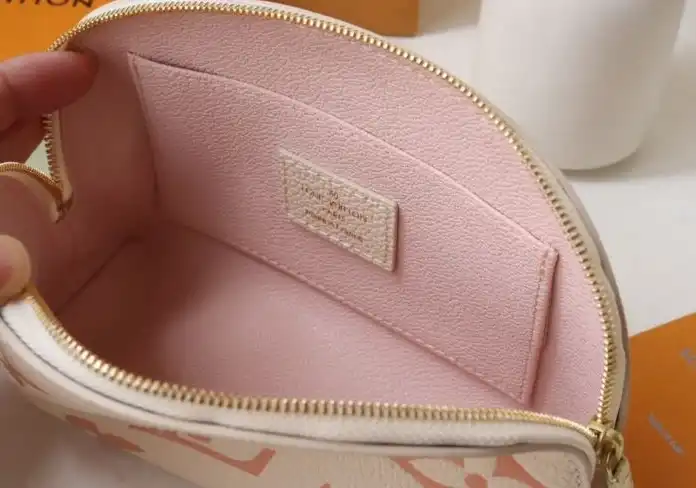 LV Clutch Bags 4192D-0082