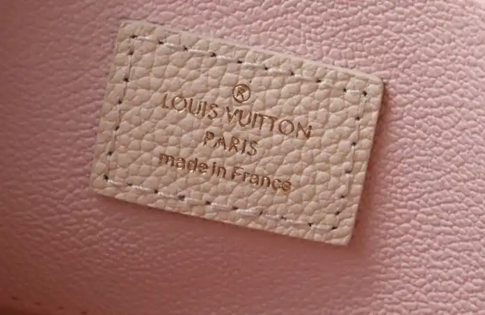 LV Clutch Bags 4192D-0082
