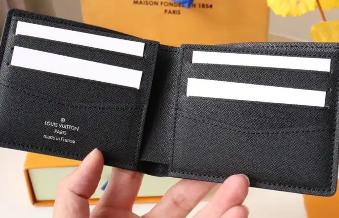 LV Wallets 4192D-0085
