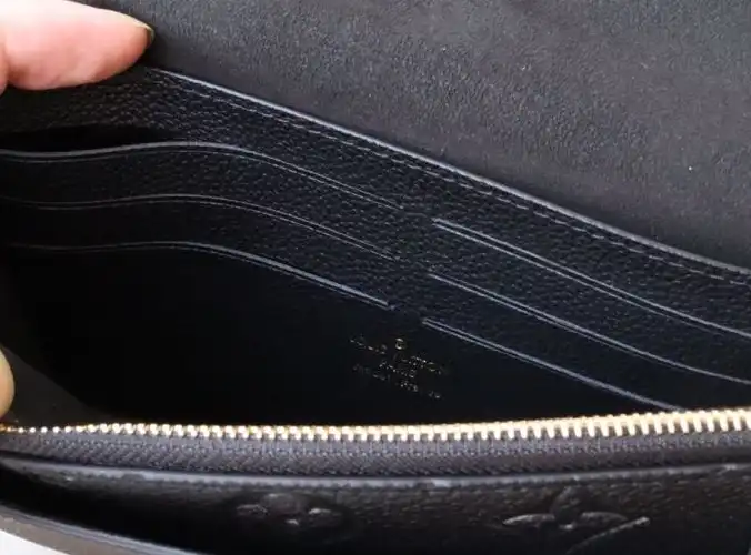 LV Wallets 4192D-0087