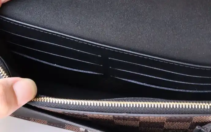 LV Wallets 4192D-0088