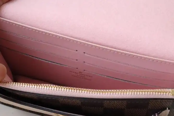 LV Wallets 4192D-0089