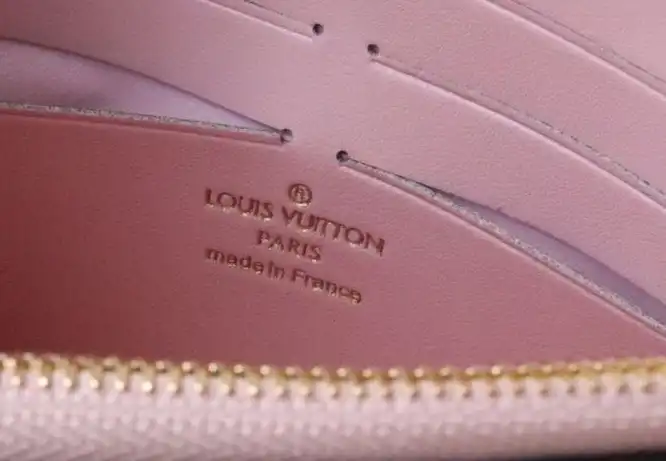 LV Wallets 4192D-0089