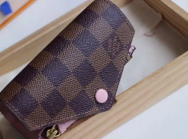 LV Wallets 4192D-0098