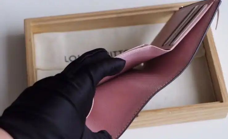 LV Wallets 4192D-0098