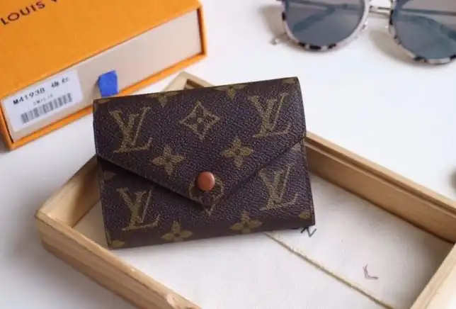 LV Wallets 4192D-0100