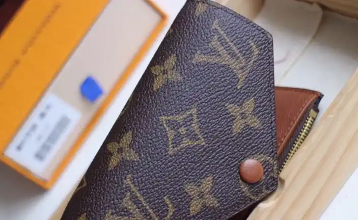 LV Wallets 4192D-0100