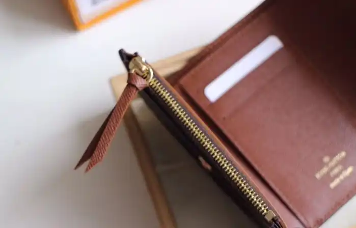 LV Wallets 4192D-0100