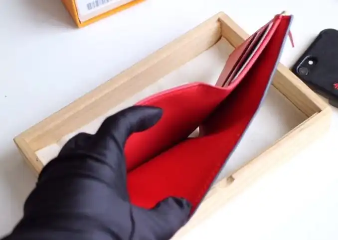 LV Wallets 4192D-0101
