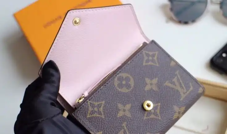 LV Wallets 4192D-0102