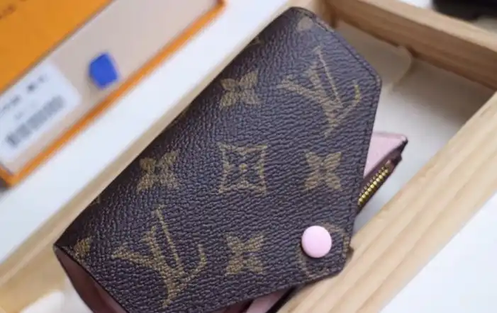 LV Wallets 4192D-0102