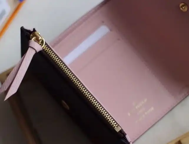 LV Wallets 4192D-0102