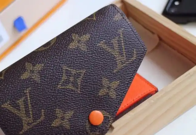 LV Wallets 4192D-0103