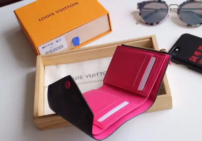 LV Wallets 4192D-0104