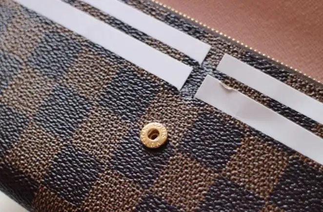 LV Wallets 4192D-0106