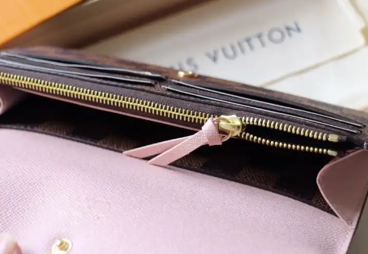 LV Wallets 4192D-0106