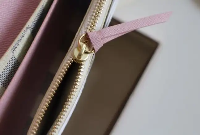LV Wallets 4192D-0107