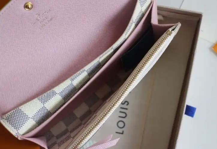 LV Wallets 4192D-0107
