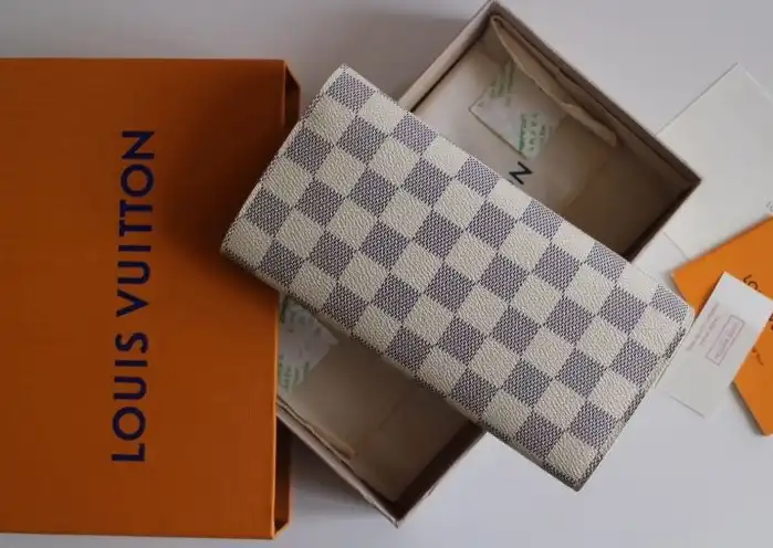 LV Wallets 4192D-0107