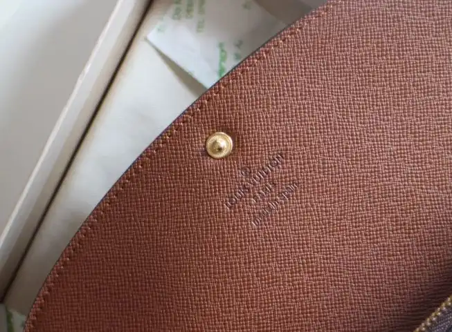LV Wallets 4192D-0109