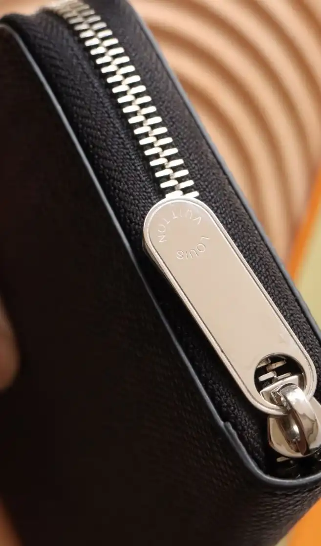 LV Wallets 4192D-0111